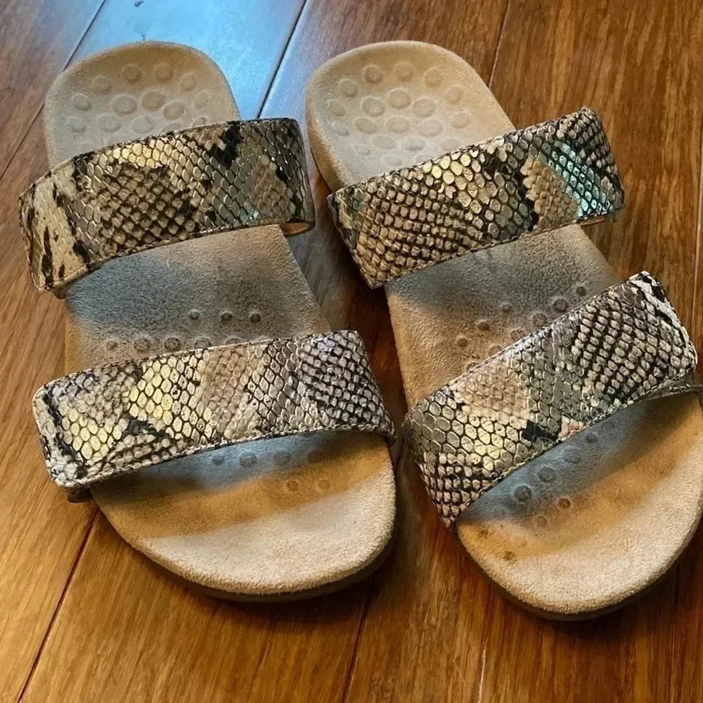 Vionic women’s metallic snake skin adjustable strap sandals - size 6